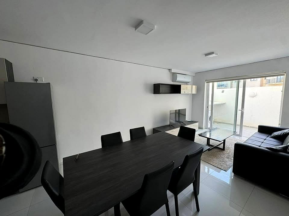 Apartment in San Giljan - 2 beds, 1 bath — 1