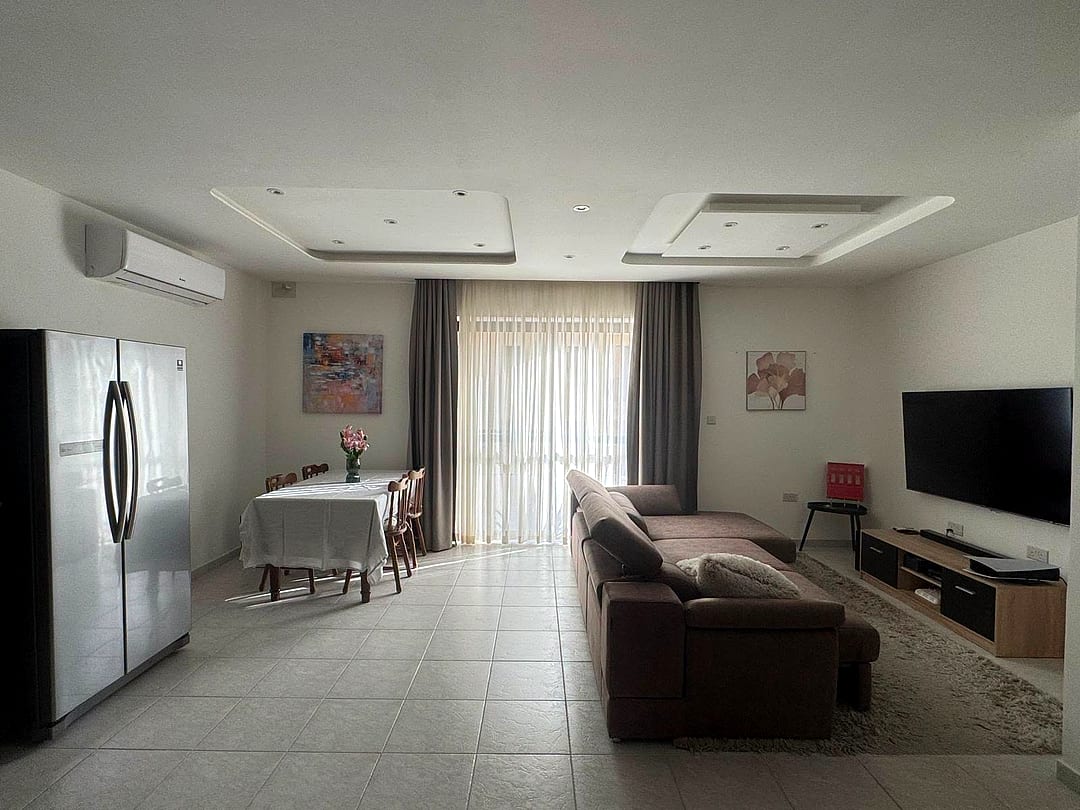 Apartment in Qawra - 3 beds, 2 baths — 1
