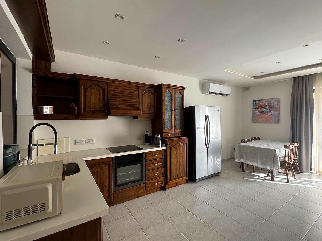Apartment in Qawra - 3 beds, 2 baths — 3