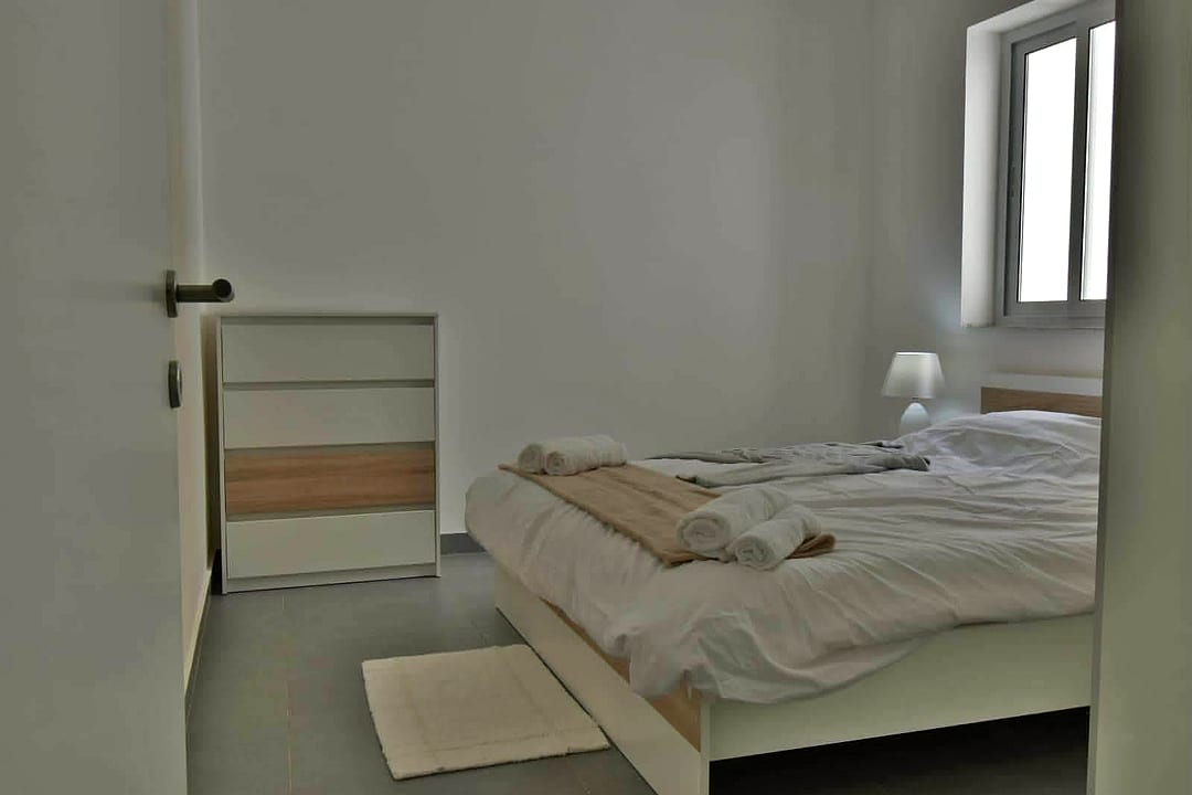 Apartment in Gzira - 2 beds, 1 bath — 3