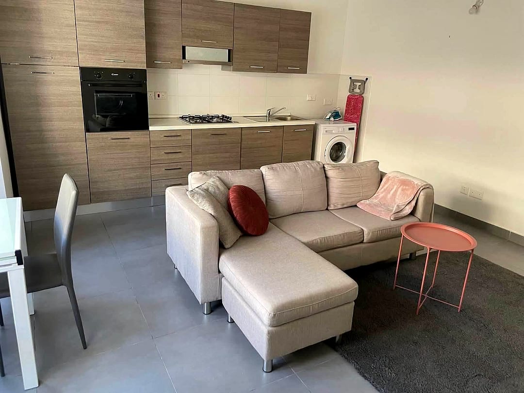 Apartment in Gzira - 2 beds, 1 bath — 2