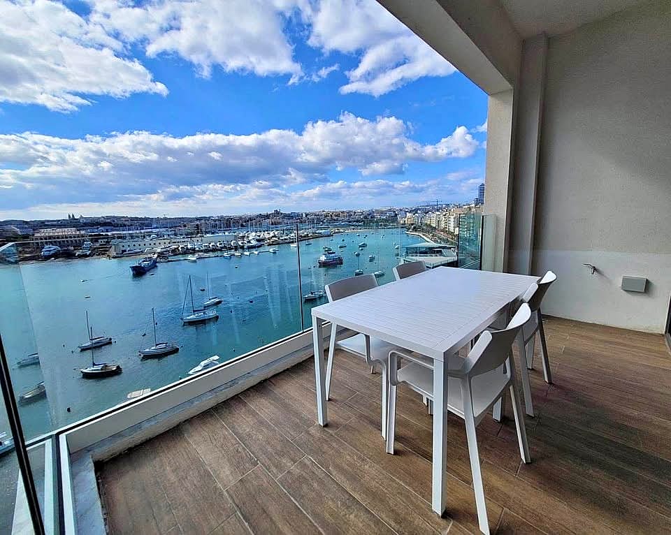 Apartment in Sliema - 2 beds, 3 baths — 1