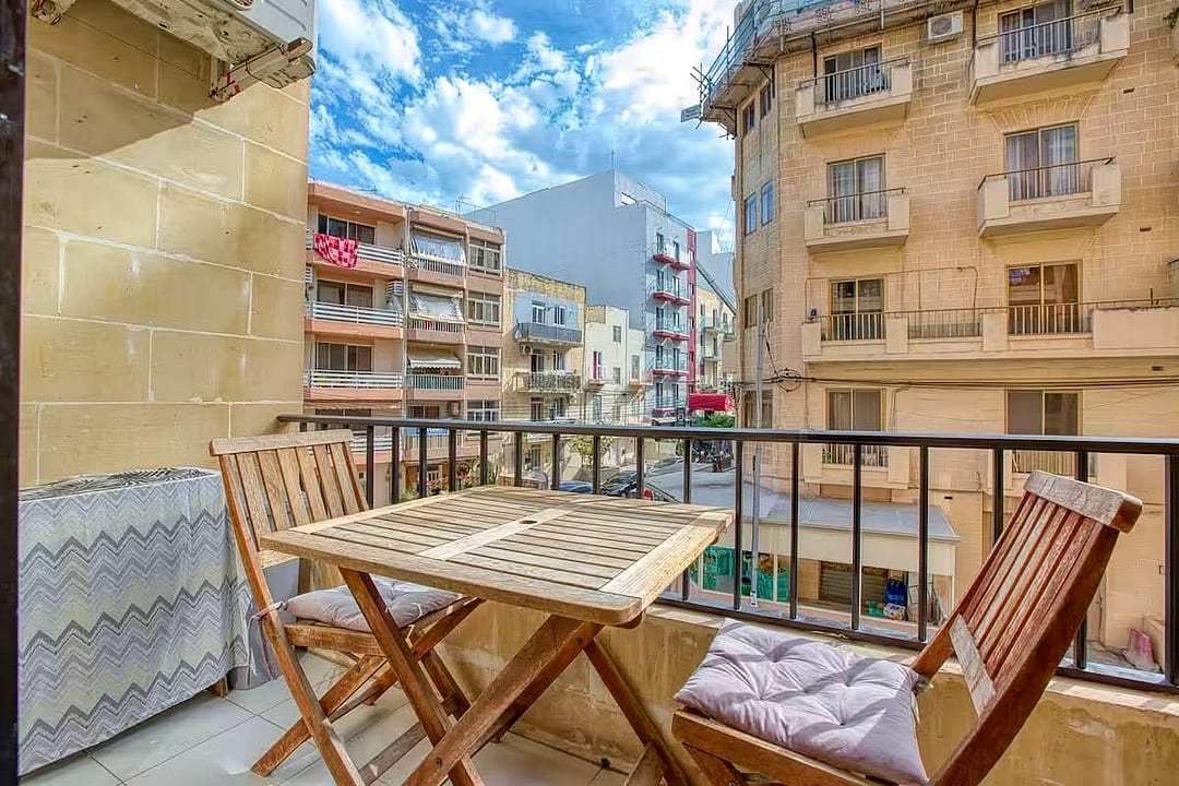 Apartment in St Paul's Bay - 2 beds, 1 bath — 2