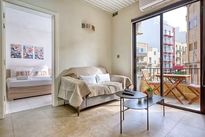 Apartment in St Paul's Bay - 2 beds, 1 bath — 4