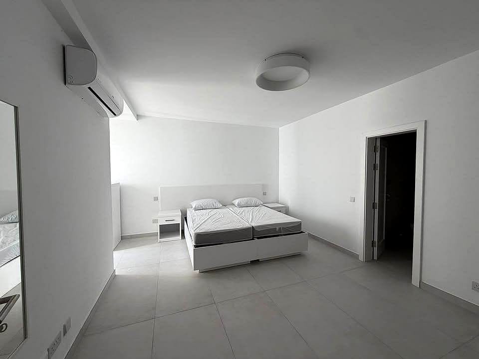 Apartment in Qawra - 3 beds, 2 baths — 4