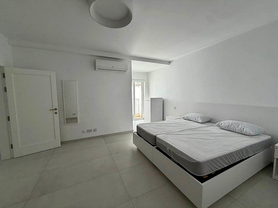 Apartment in Qawra - 3 beds, 2 baths — 5