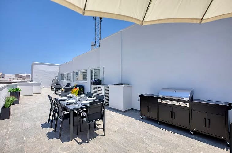 Penthouse in San Giljan - 2 beds, 5 baths — 4