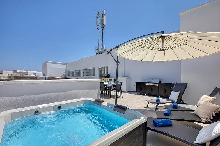 Penthouse in San Giljan - 2 beds, 5 baths — 1