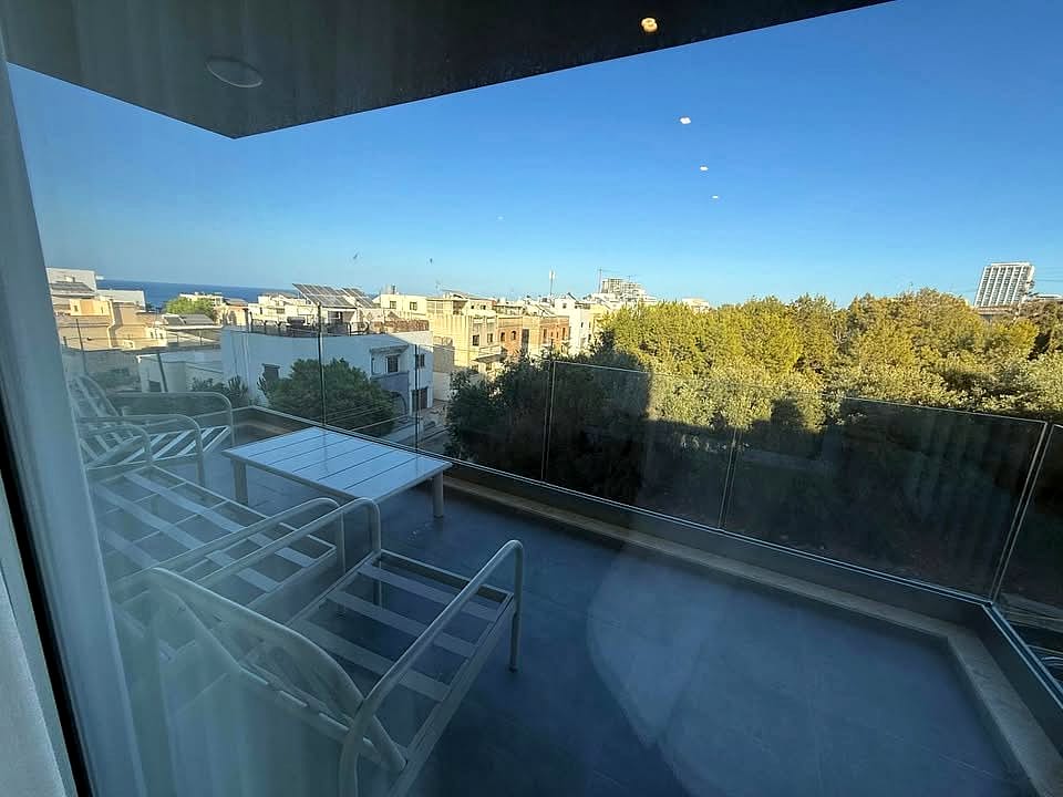 Apartment in Pembroke - 3 beds, 2 baths — 1