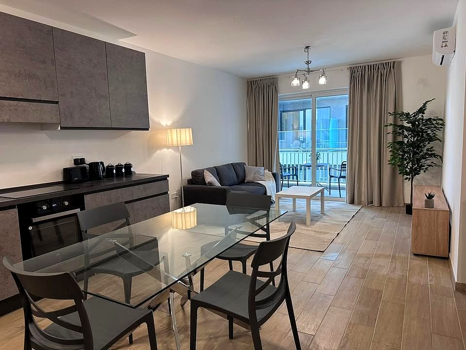 Apartment in Qawra - 2 beds, 2 baths — 2