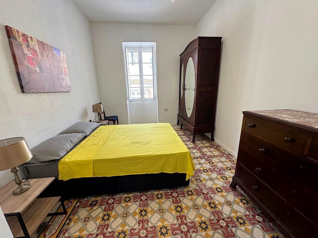 Apartment in Sliema - 2 beds, 1 bath — 1