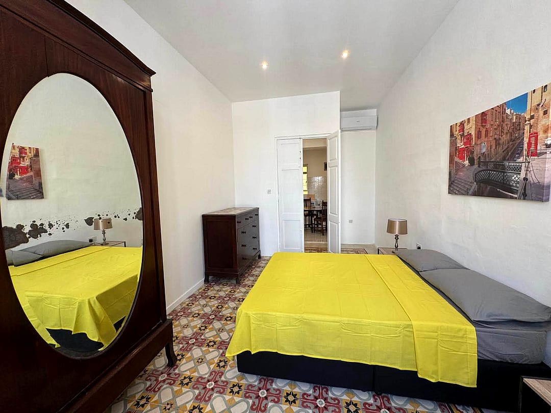 Apartment in Sliema - 2 beds, 1 bath — 5