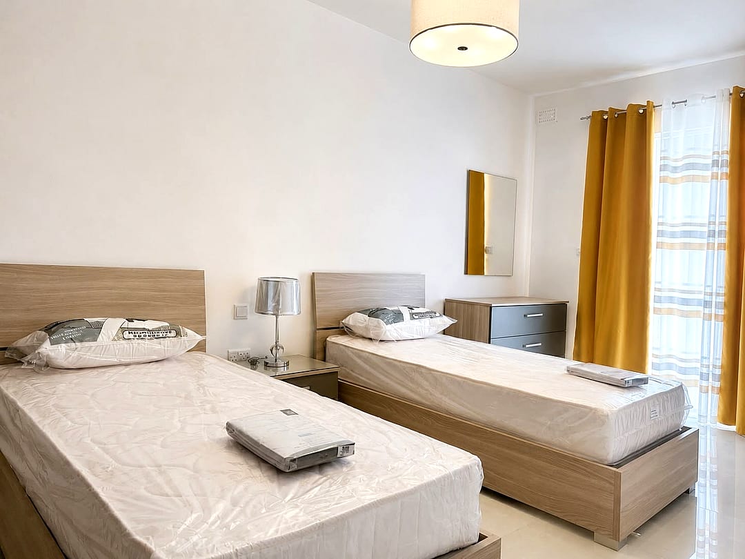 Apartment in Swieqi - 3 beds, 2 baths — 2