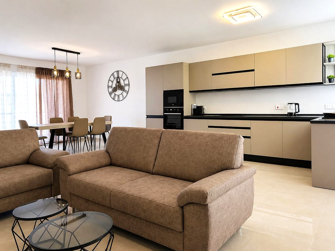Apartment in Swieqi - 3 beds, 2 baths — 1