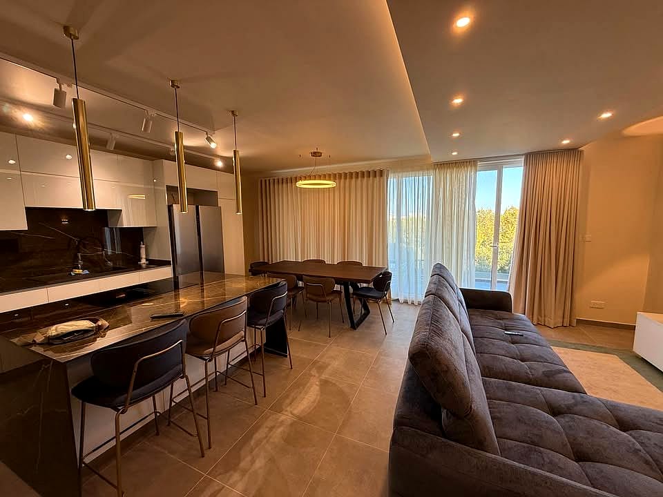 Apartment in Pembroke - 3 beds, 2 baths — 2