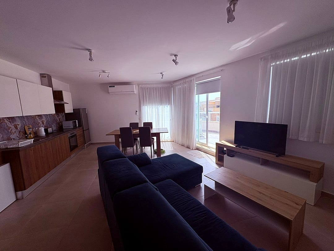 Penthouse in Qawra - 1 bed, 1 bath — 2