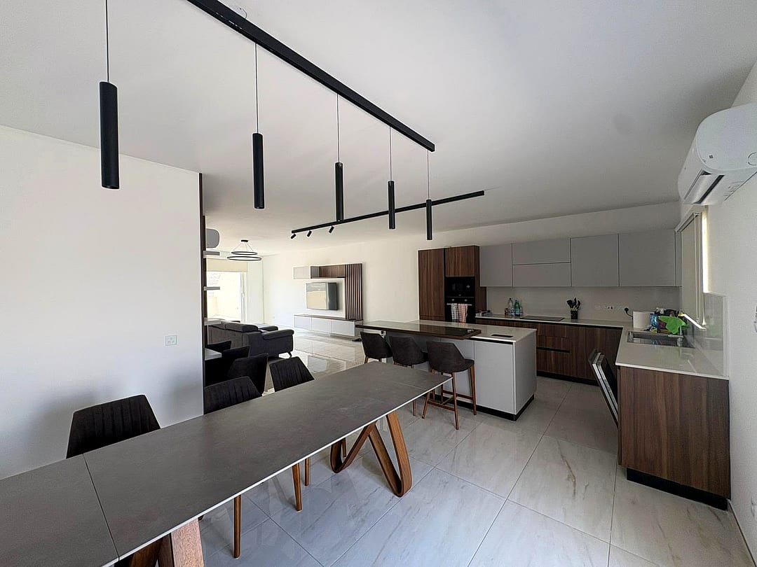 Penthouse in Qawra - 3 beds, 2 baths — 4