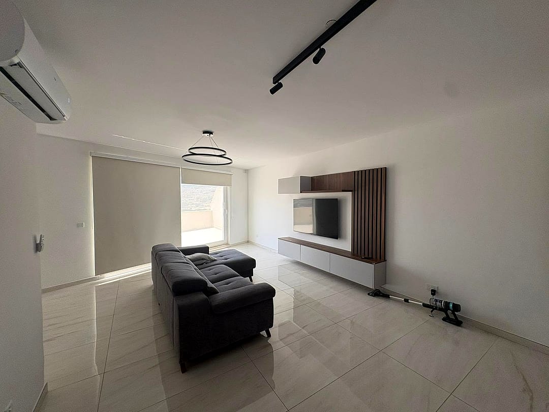 Penthouse in Qawra - 3 beds, 2 baths — 2