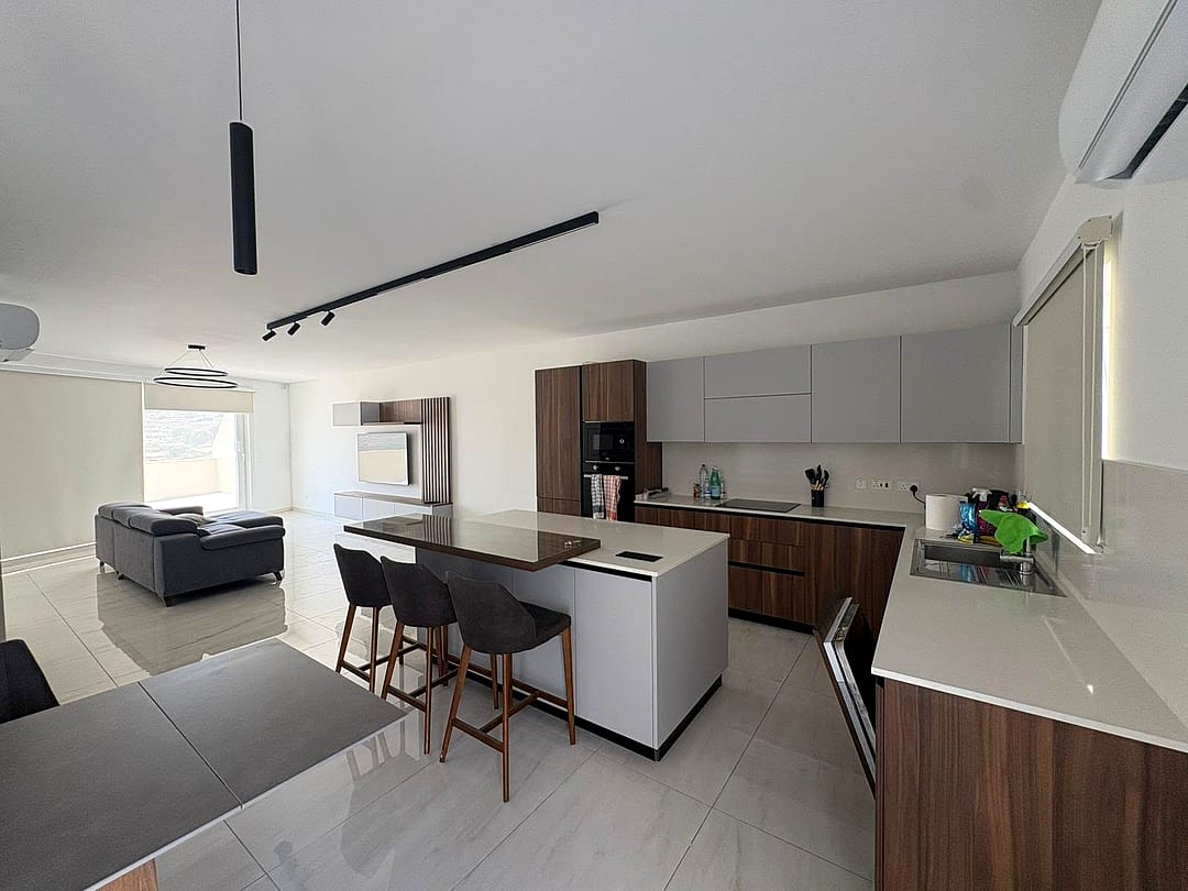Penthouse in Qawra - 3 beds, 2 baths — 3