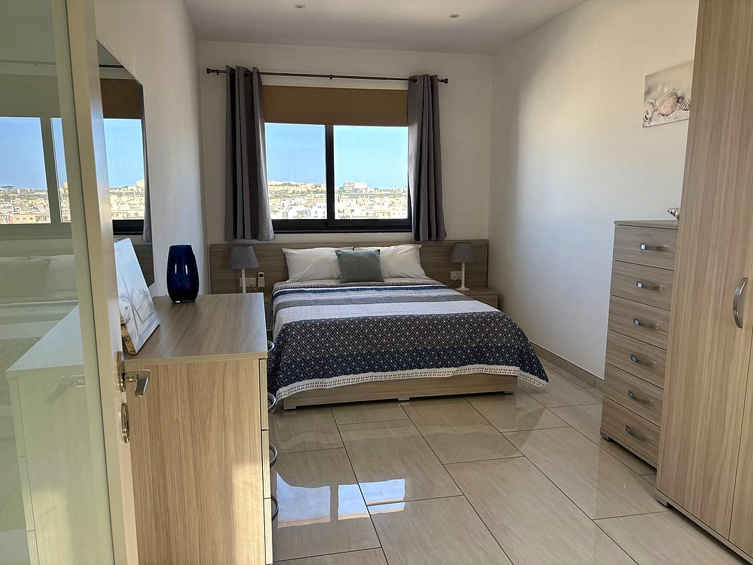 Penthouse in Gzira - 3 beds, 2 baths — 5