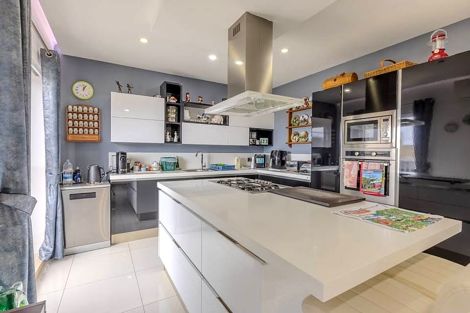 Apartment in Qawra - 2 beds, 3 baths — 1