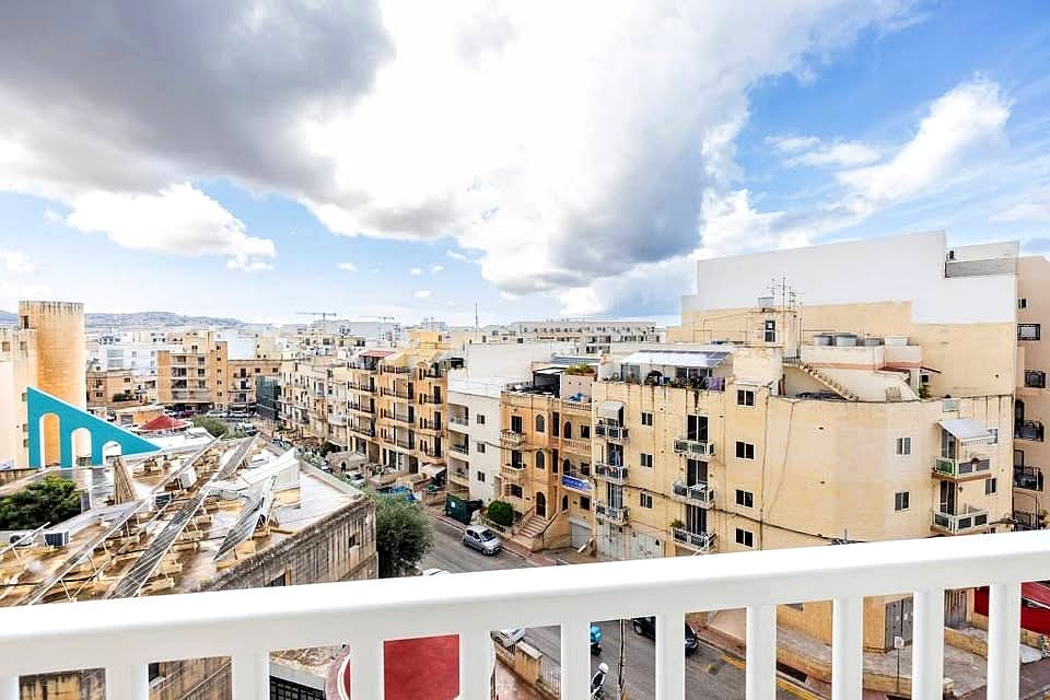 Apartment in Qawra - 2 beds, 3 baths — 5