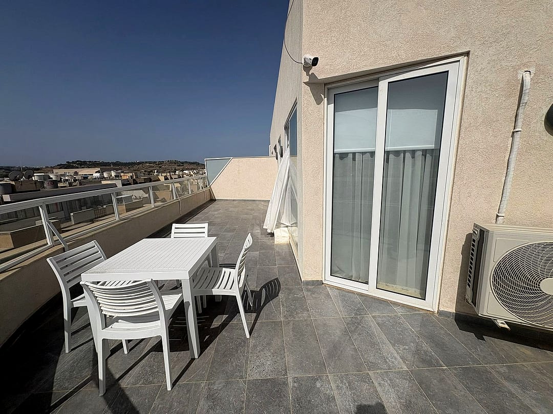 Penthouse in Qawra - 1 bed, 1 bath — 1