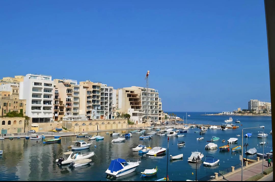 Apartment in St Julian's - 2 beds, 2 baths — 1