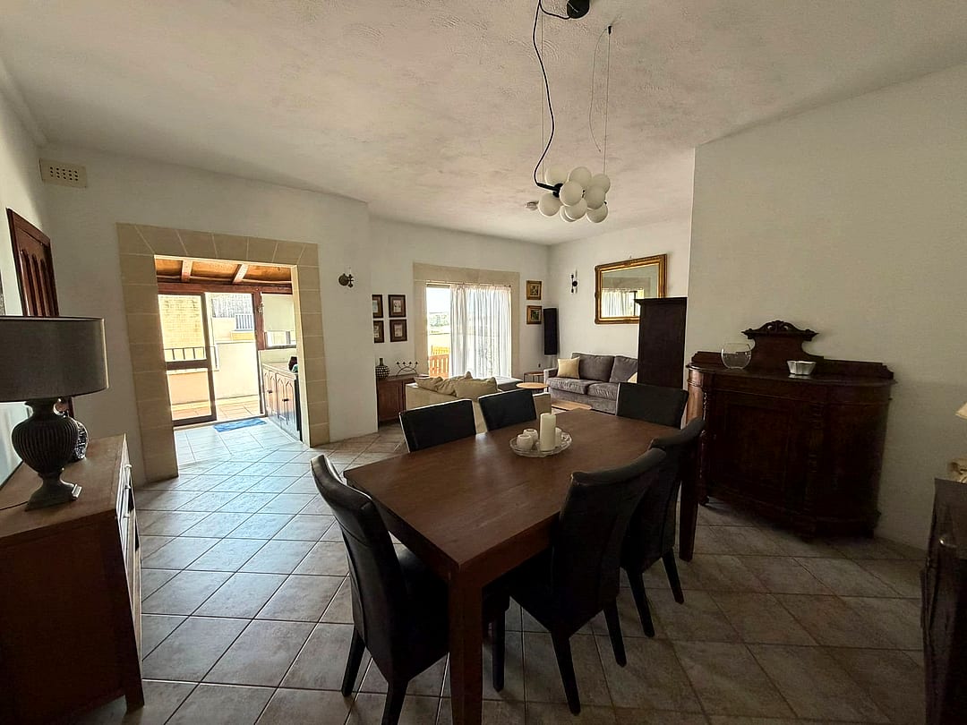 Penthouse in Gzira - 3 beds, 2 baths — 2