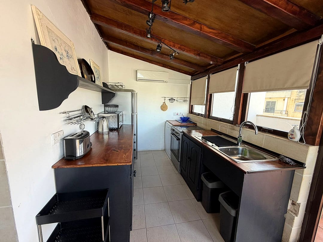 Penthouse in Gzira - 3 beds, 2 baths — 3