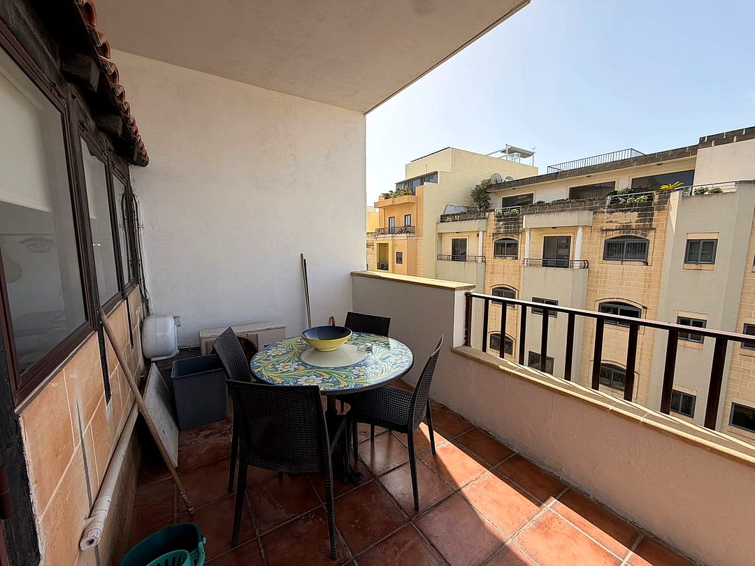 Penthouse in Gzira - 3 beds, 2 baths — 5