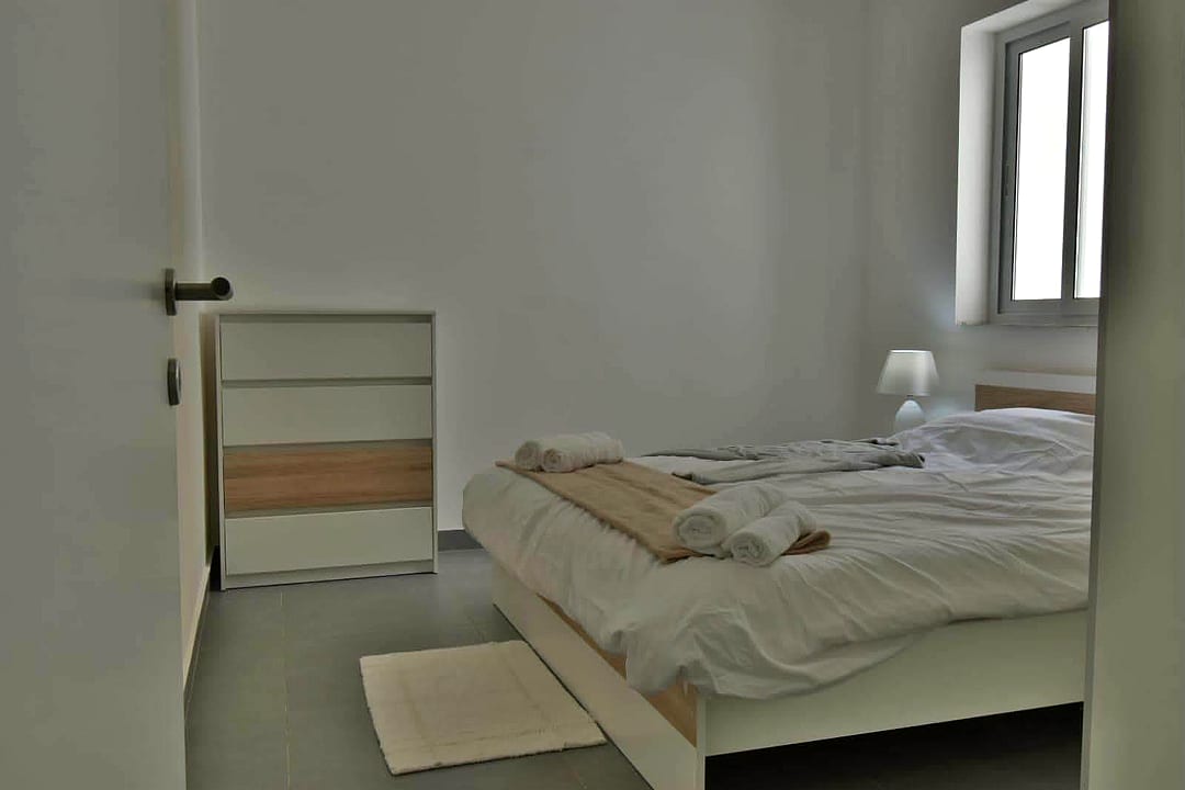 Apartment in Gzira - 2 beds, 1 bath — 5