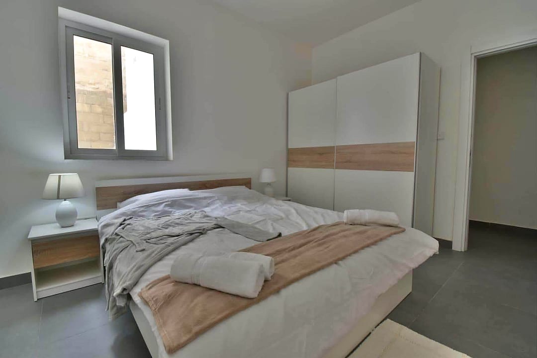 Apartment in Gzira - 2 beds, 1 bath — 3