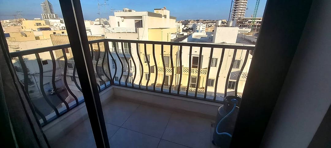 Apartment in Gzira - 2 beds, 2 baths — 5