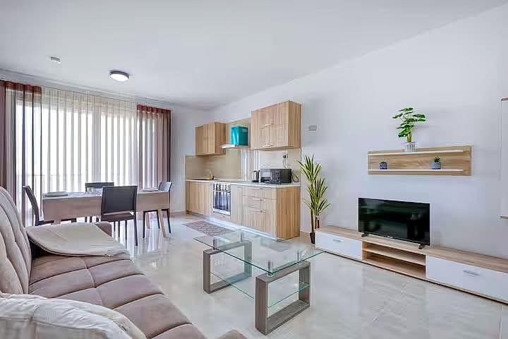 Apartment in St Paul's Bay - 2 beds, 1 bath — 2
