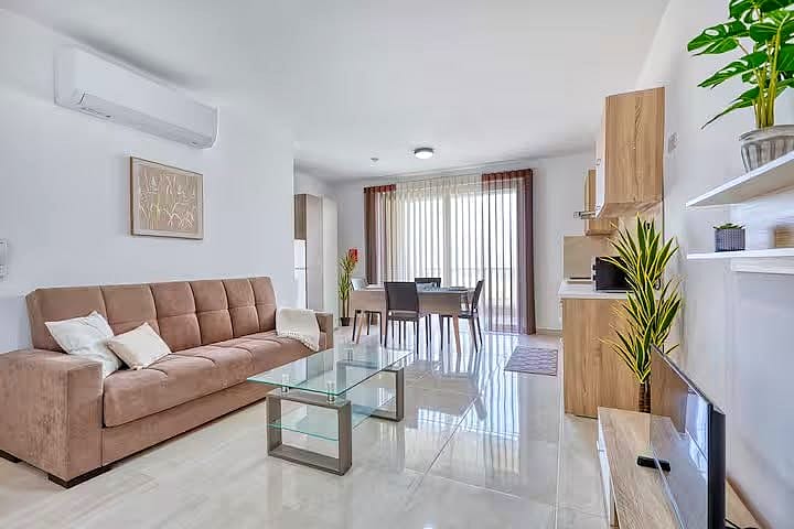Apartment in St Paul's Bay - 2 beds, 1 bath — 1