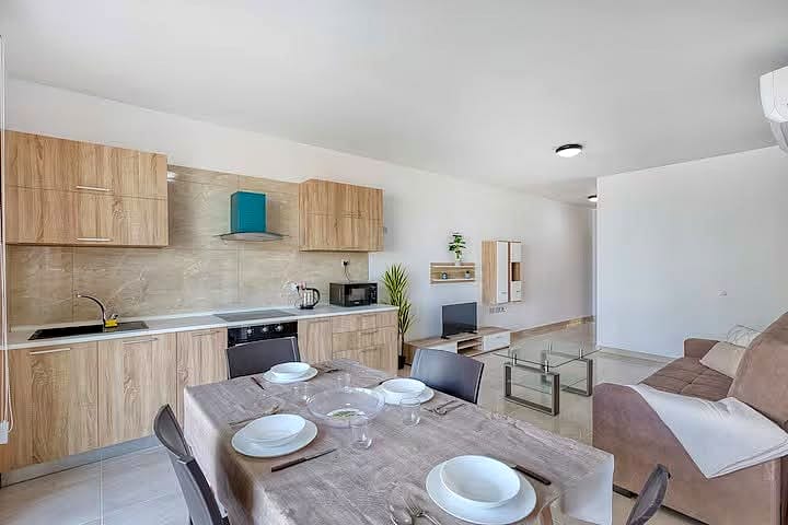 Apartment in St Paul's Bay - 2 beds, 1 bath — 5