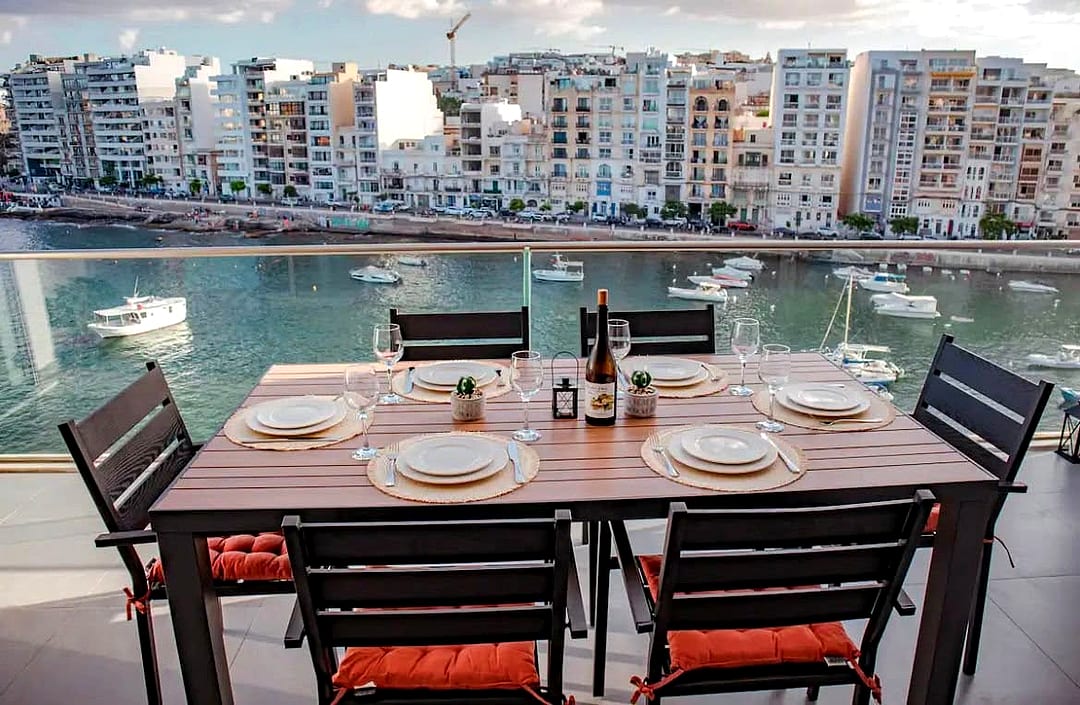 Apartment in St Julian's - 2 beds, 1 bath — 1