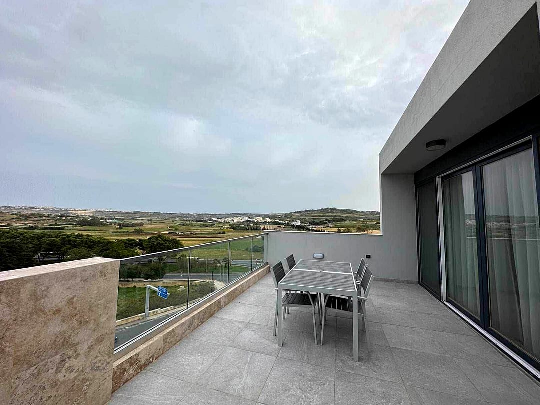 Penthouse in St Paul's Bay - 2 beds, 2 baths — 1