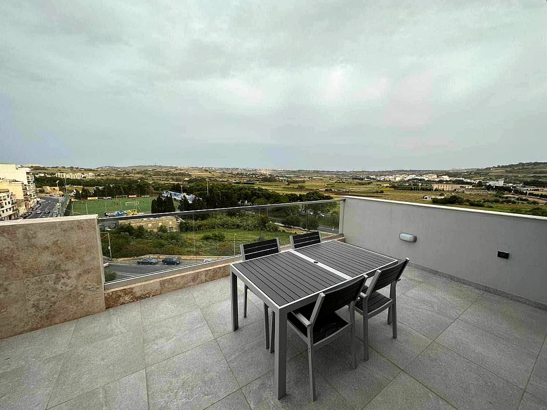 Penthouse in St Paul's Bay - 2 beds, 2 baths — 2