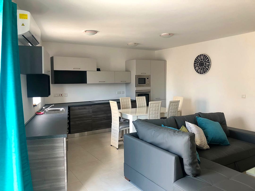 Apartment in Gzira - 3 beds, 2 baths — 1