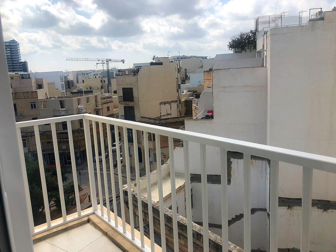 Apartment in Gzira - 3 beds, 2 baths — 3