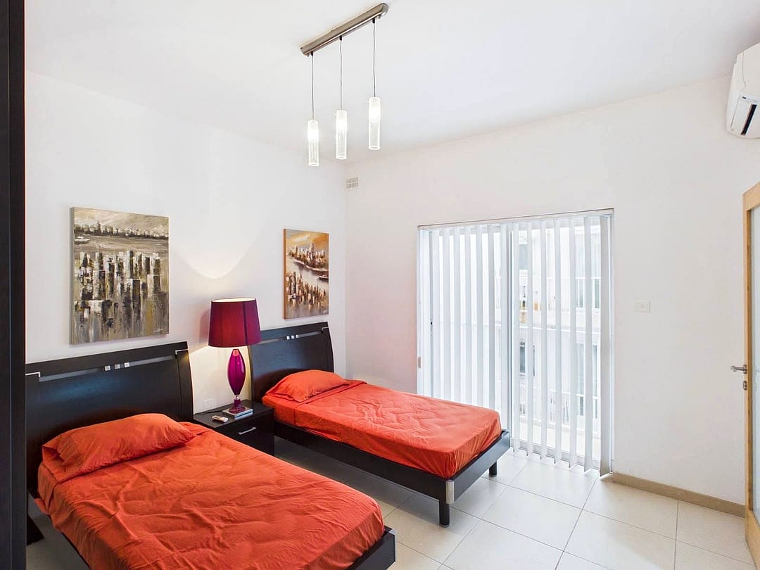 Apartment in Sliema - 2 beds, 2 baths — 3