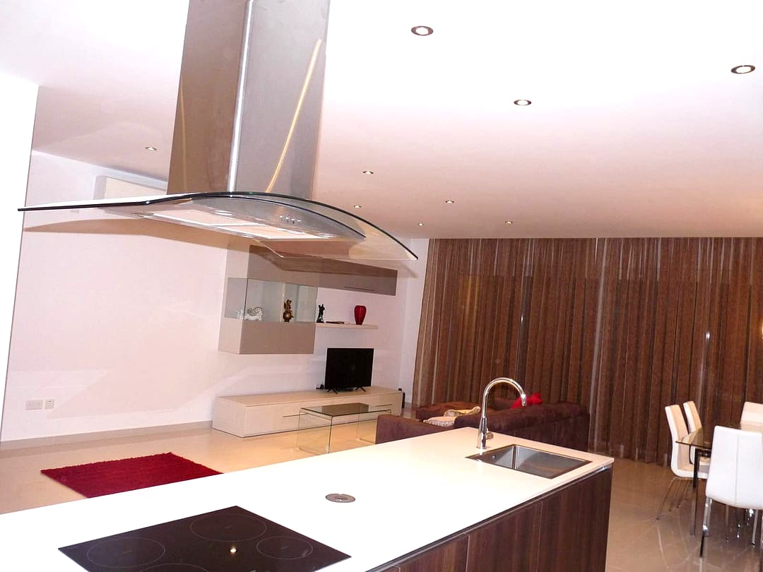 Apartment in St Julian's - 3 beds, 2 baths — 1