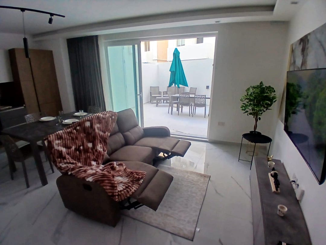 Apartment in Gzira - 2 beds, 2 baths — 4