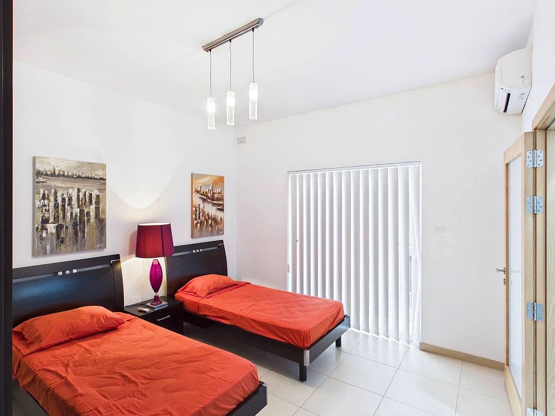 Apartment in Sliema - 2 beds, 2 baths — 4