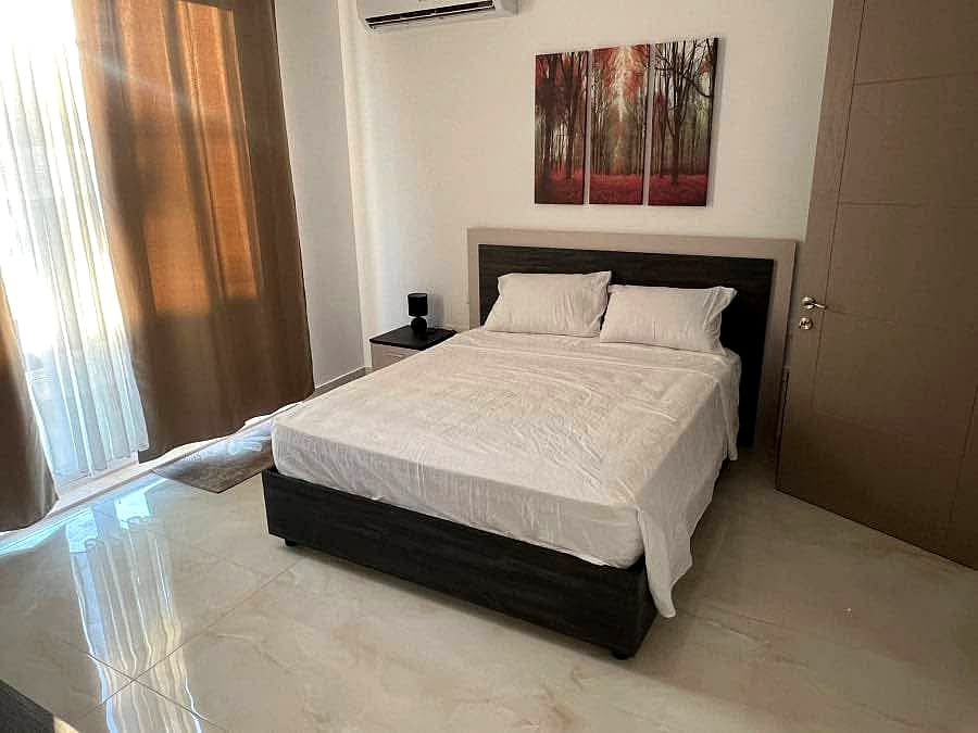 Apartment in St Julian's - 3 beds, 2 baths — 3