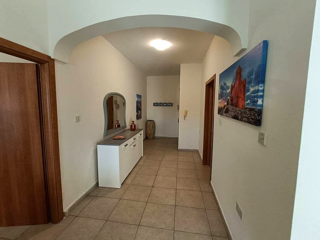 Apartment in Sliema - 2 beds, 1 bath — 2