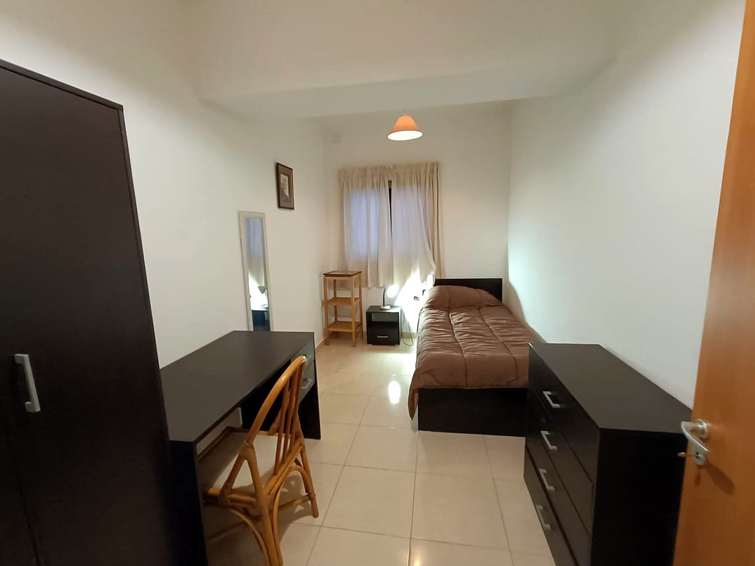 Apartment in Sliema - 2 beds, 1 bath — 5