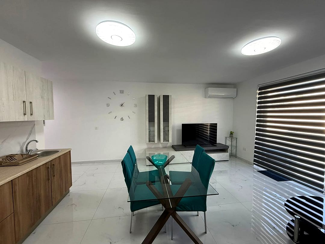 Apartment in Gzira - 2 beds, 2 baths — 4